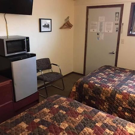 Highland Court Motel Фермонт Екстер'єр фото