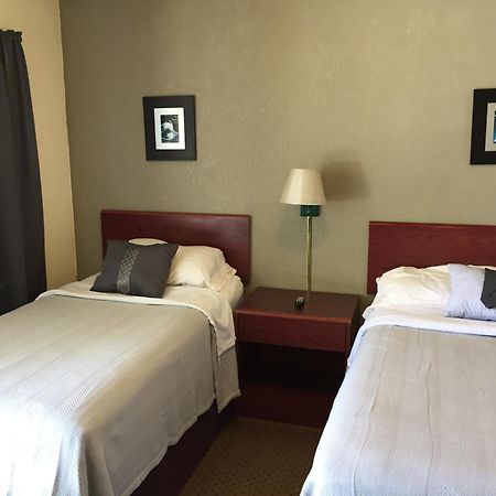 Highland Court Motel Фермонт Номер фото