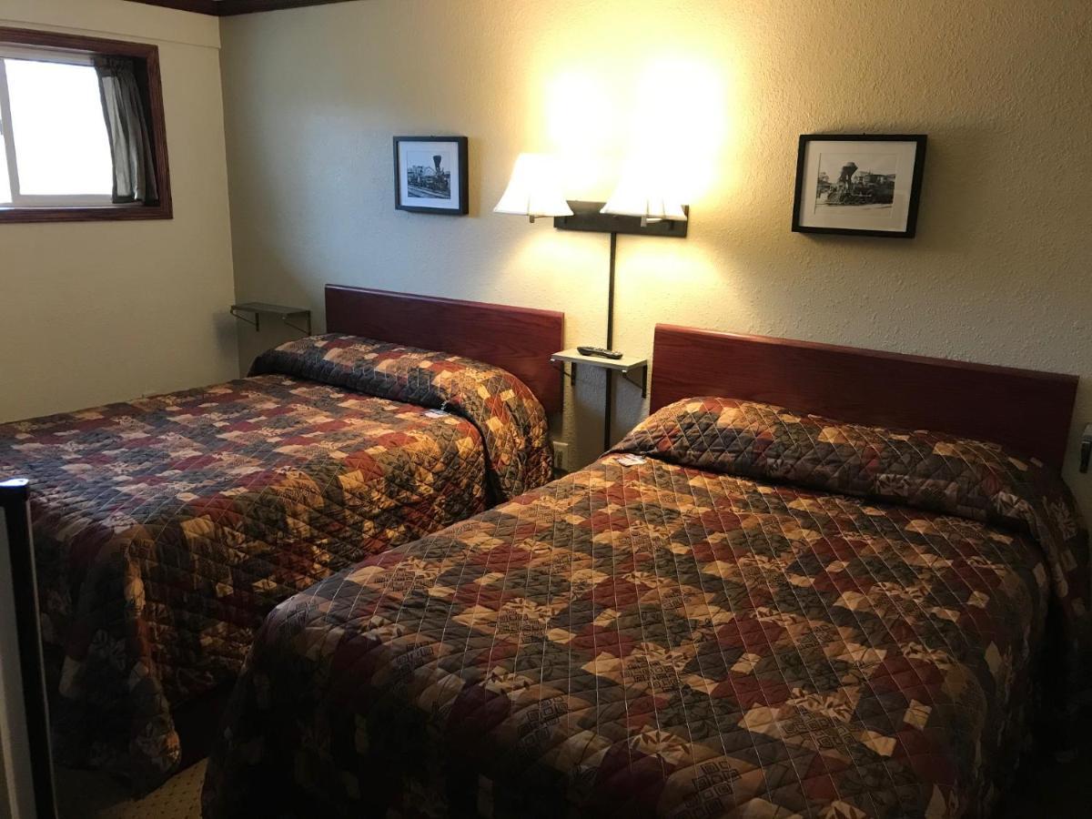 Highland Court Motel Фермонт Екстер'єр фото