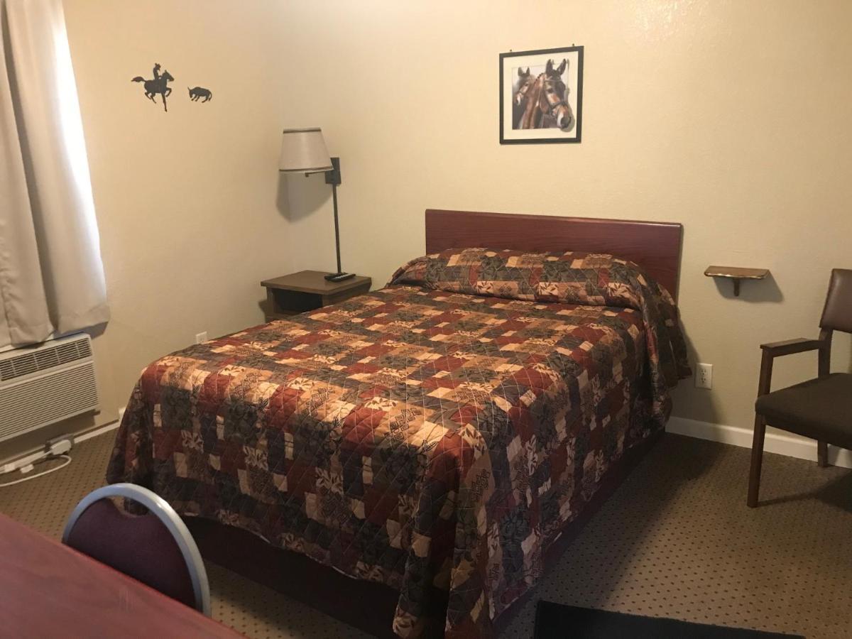 Highland Court Motel Фермонт Екстер'єр фото