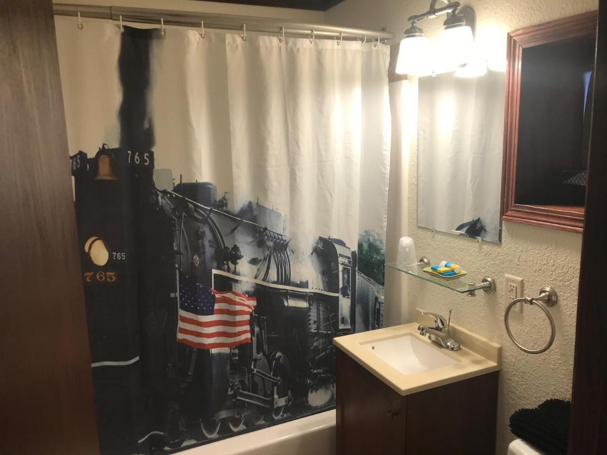 Highland Court Motel Фермонт Екстер'єр фото