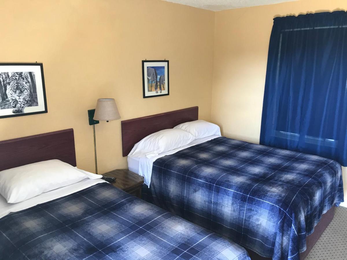 Highland Court Motel Фермонт Екстер'єр фото