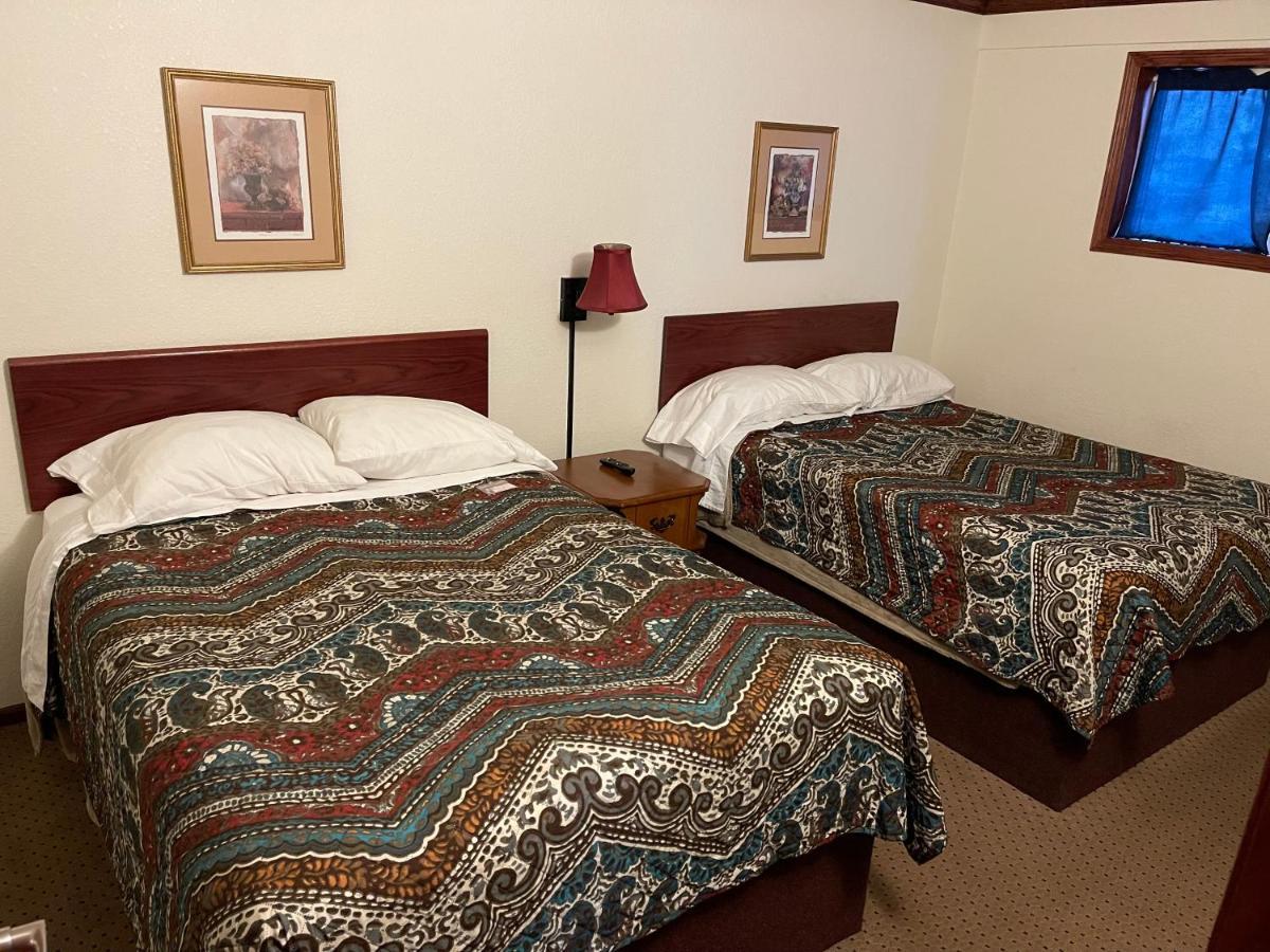 Highland Court Motel Фермонт Екстер'єр фото