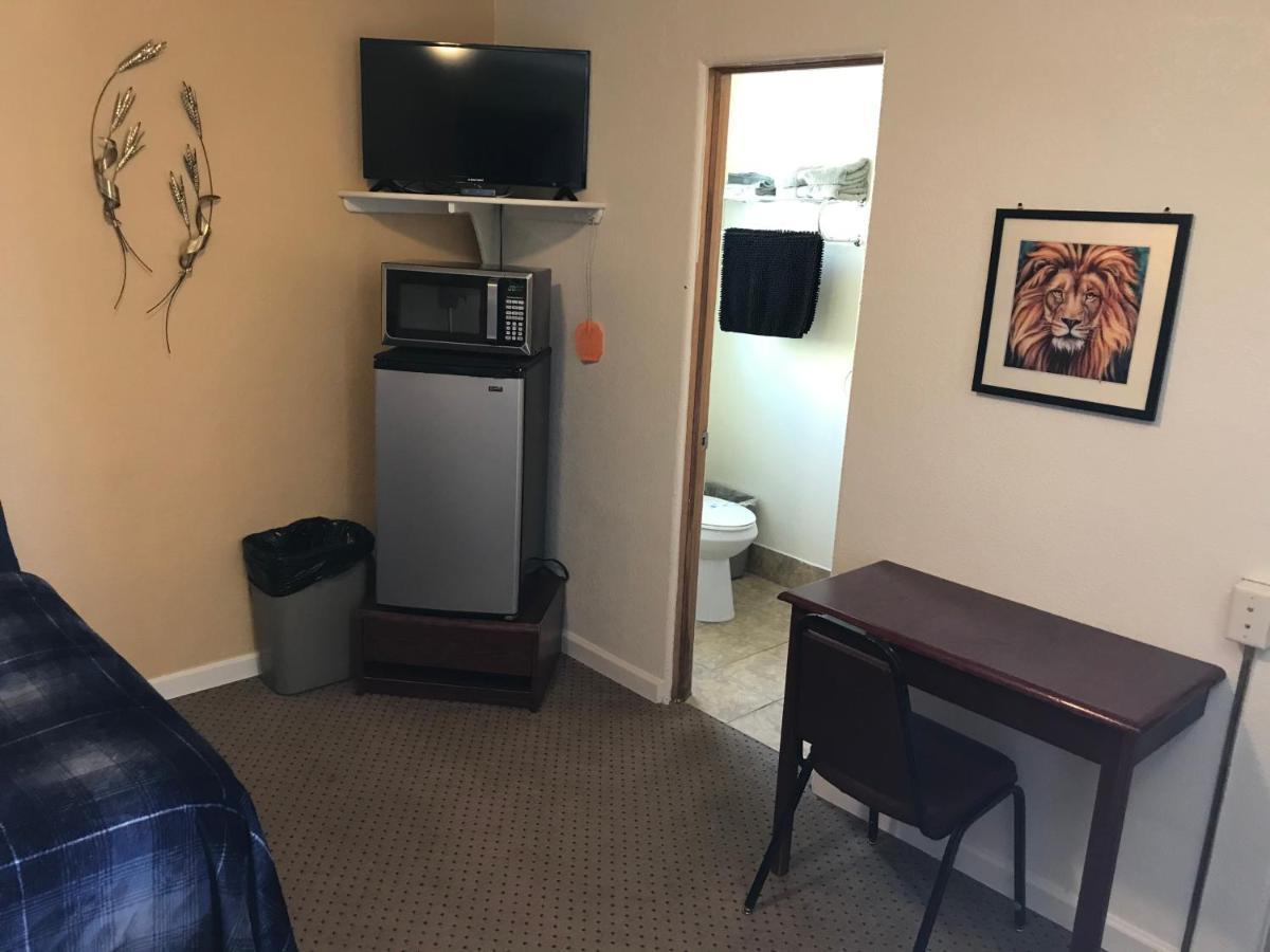 Highland Court Motel Фермонт Екстер'єр фото