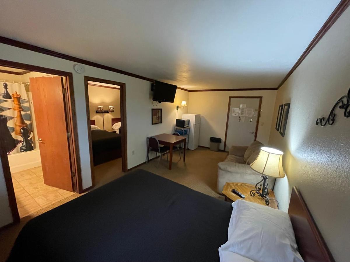 Highland Court Motel Фермонт Екстер'єр фото