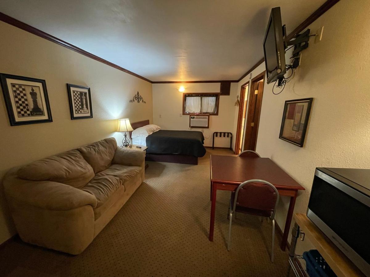Highland Court Motel Фермонт Екстер'єр фото