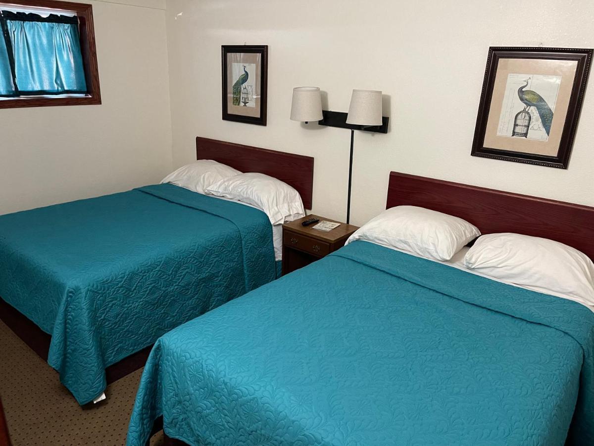Highland Court Motel Фермонт Екстер'єр фото