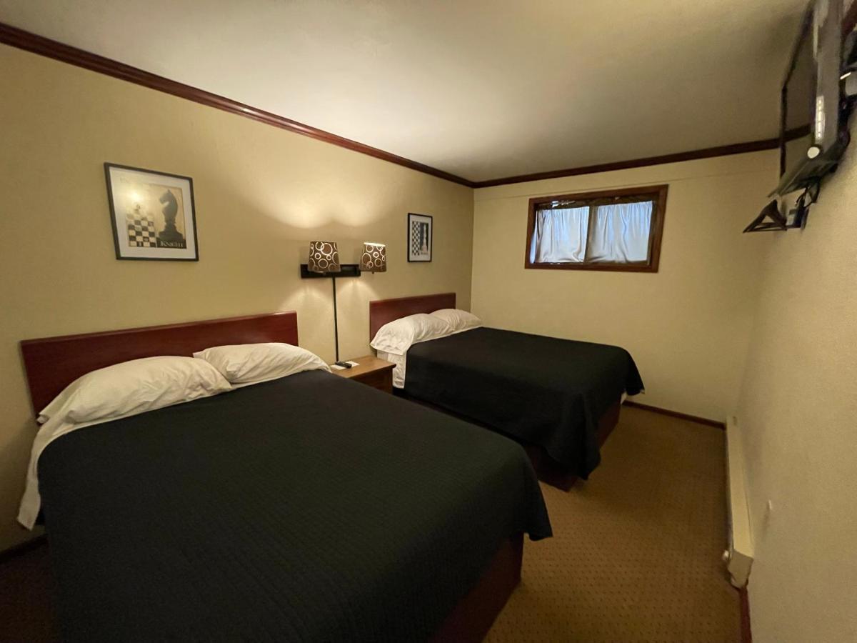 Highland Court Motel Фермонт Екстер'єр фото