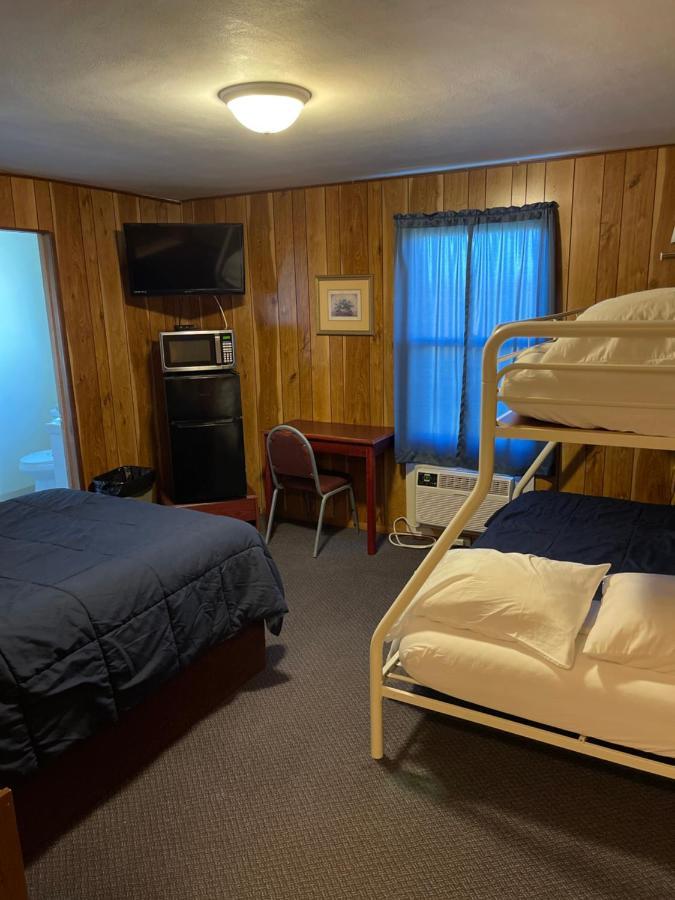 Highland Court Motel Фермонт Екстер'єр фото