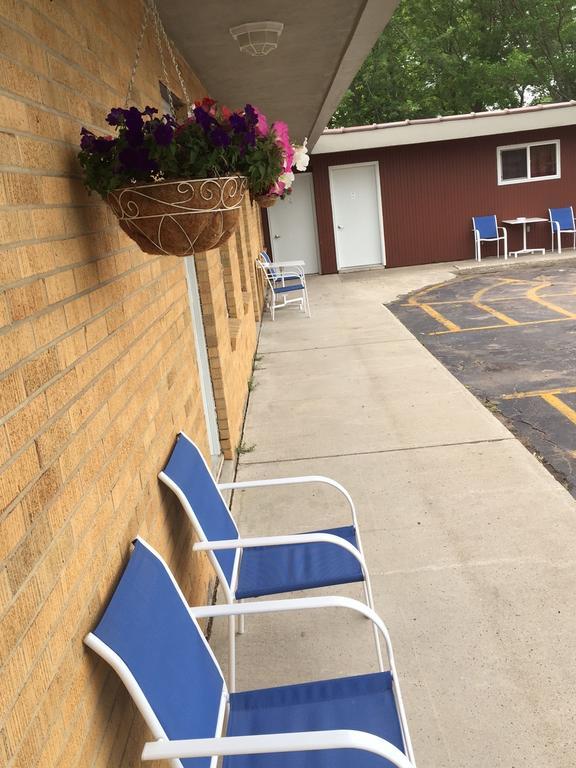 Highland Court Motel Фермонт Екстер'єр фото