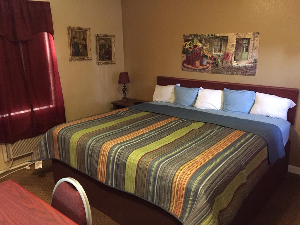 Highland Court Motel Фермонт Екстер'єр фото