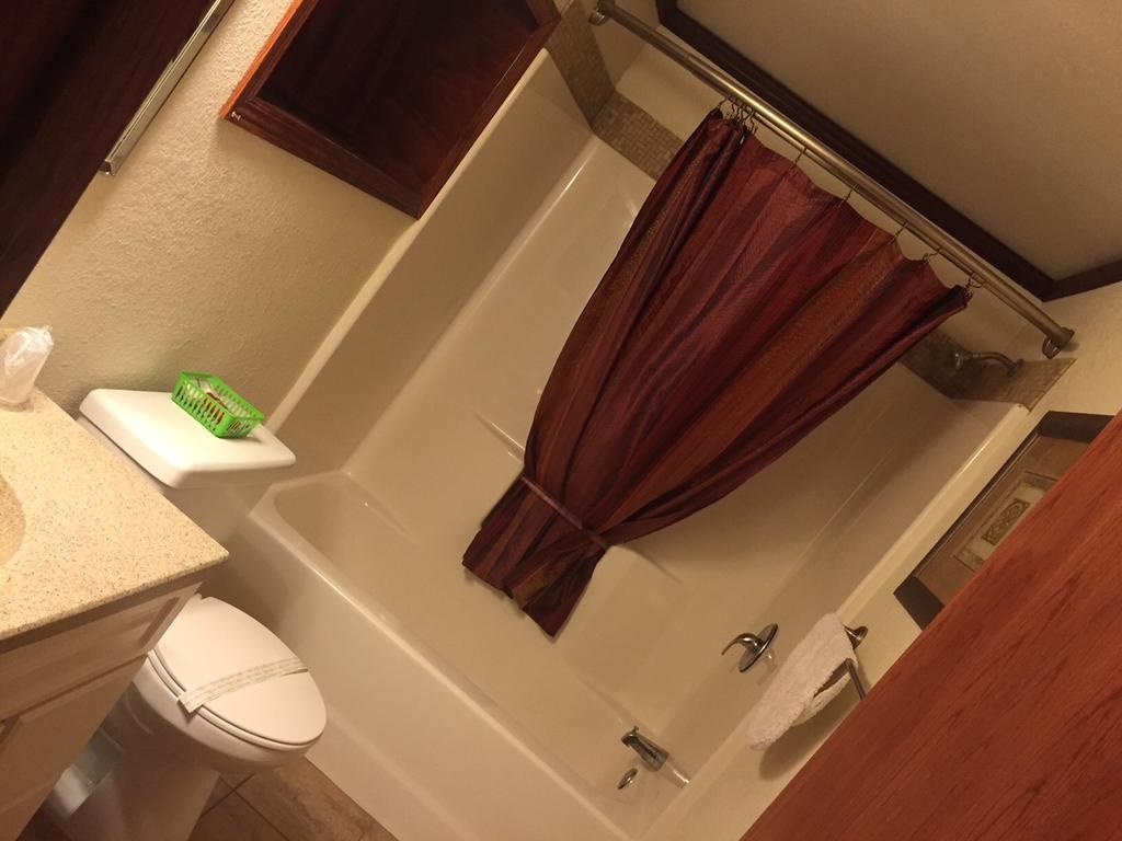 Highland Court Motel Фермонт Екстер'єр фото