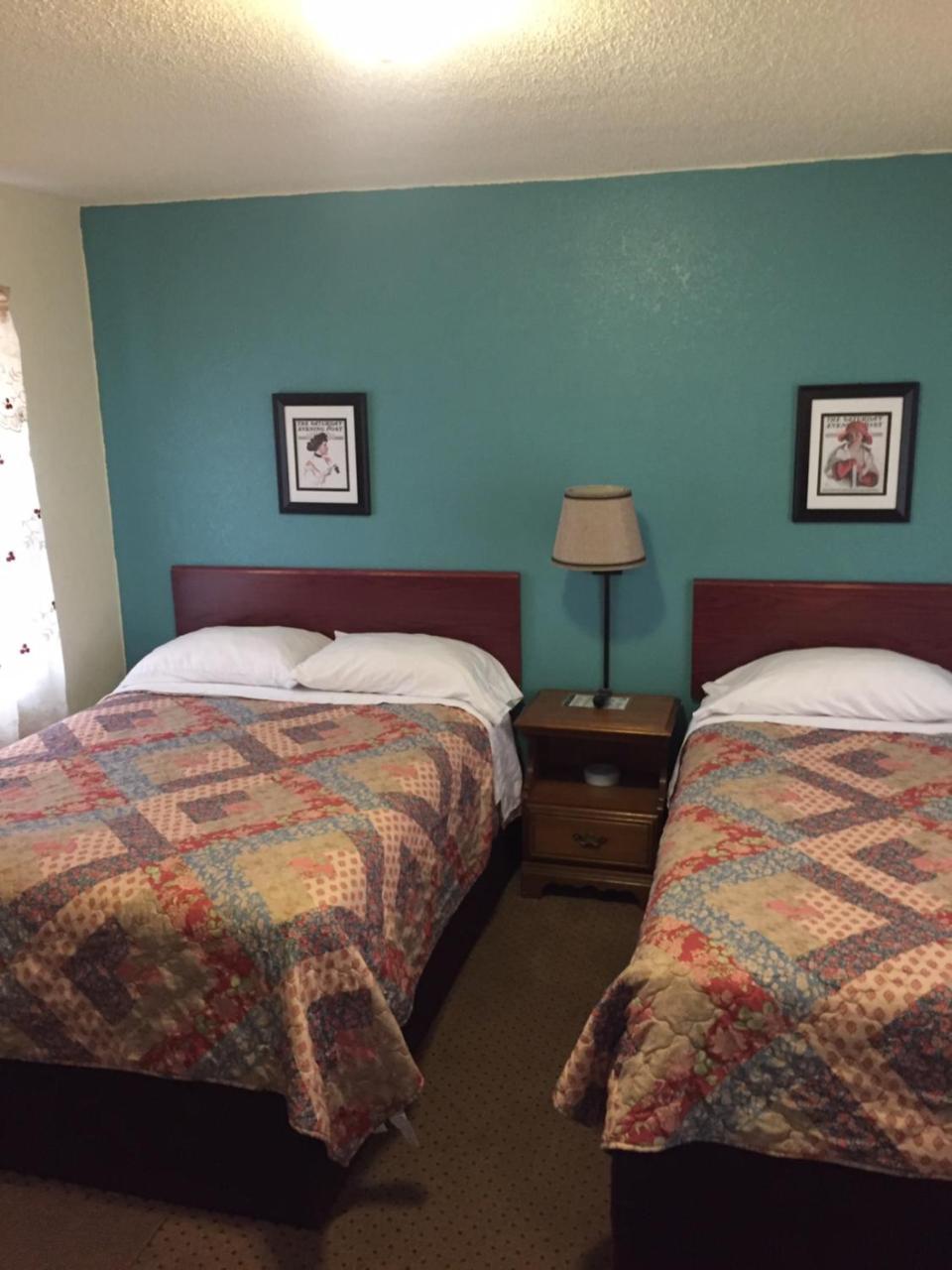 Highland Court Motel Фермонт Екстер'єр фото